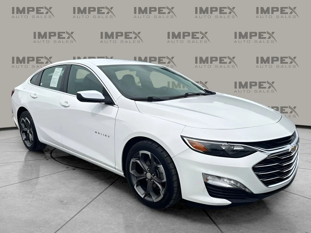 Used 2022 White Chevrolet LT image 4