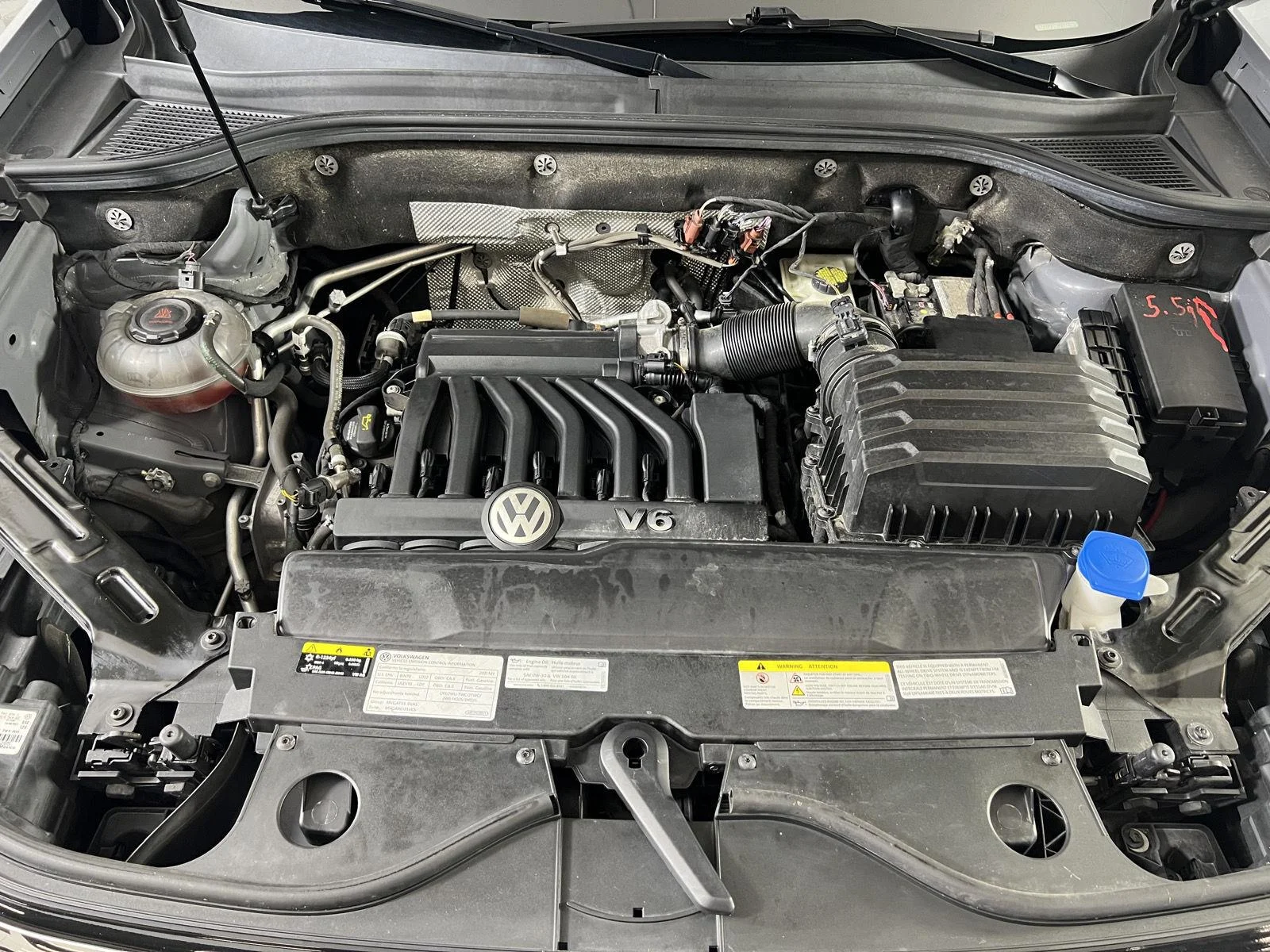 Used 2021 Gy Volkswagen 3.6L V6 SE w/Technology R-Line image 29