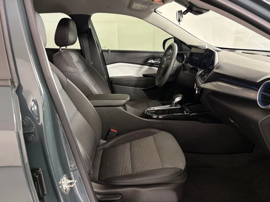 Used 2025 Gray Chevrolet LT image 39