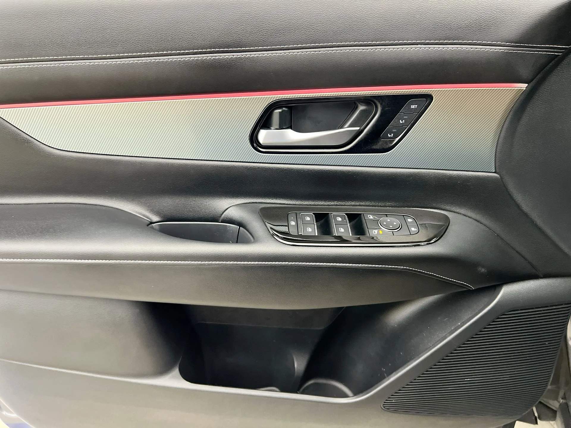 Used 2025 Gray Nissan SL image 21