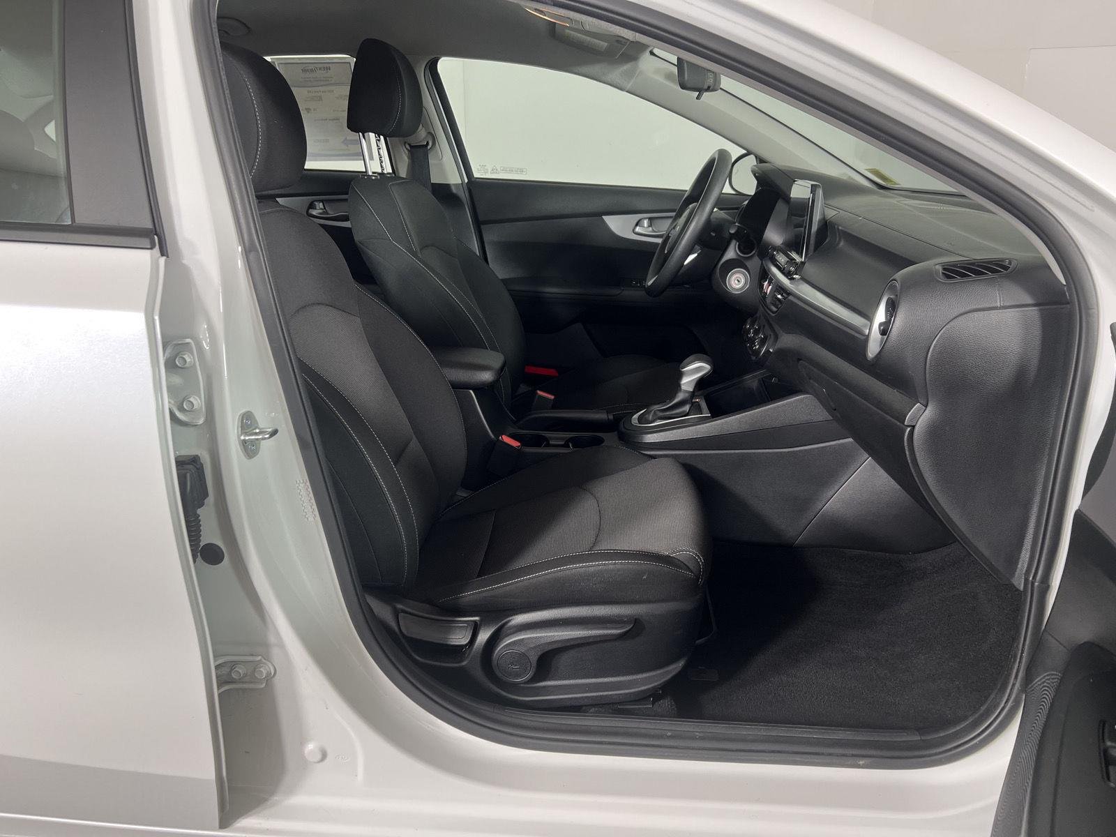 Used 2023 Snow White Pearl Kia LXS image 7