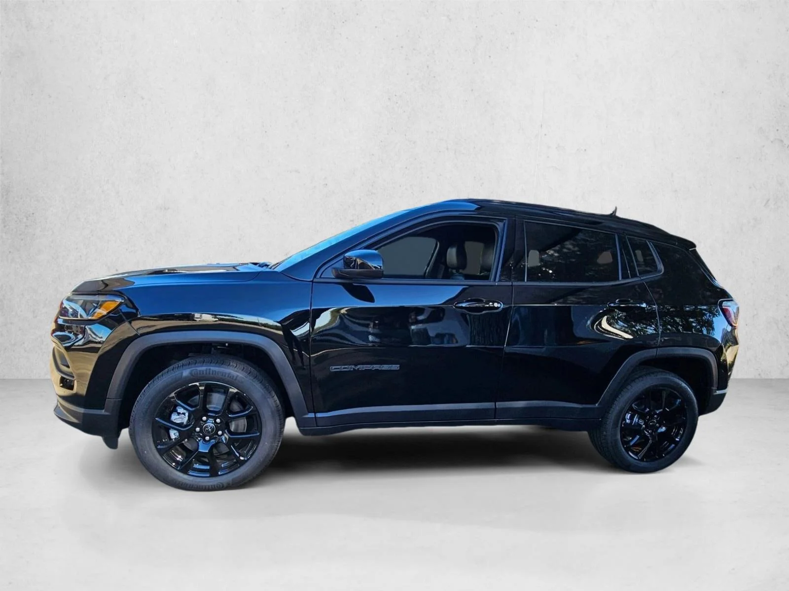 New 2026 Diamond Black Crystal Pearlcoat Jeep Latitude Altitude image 5