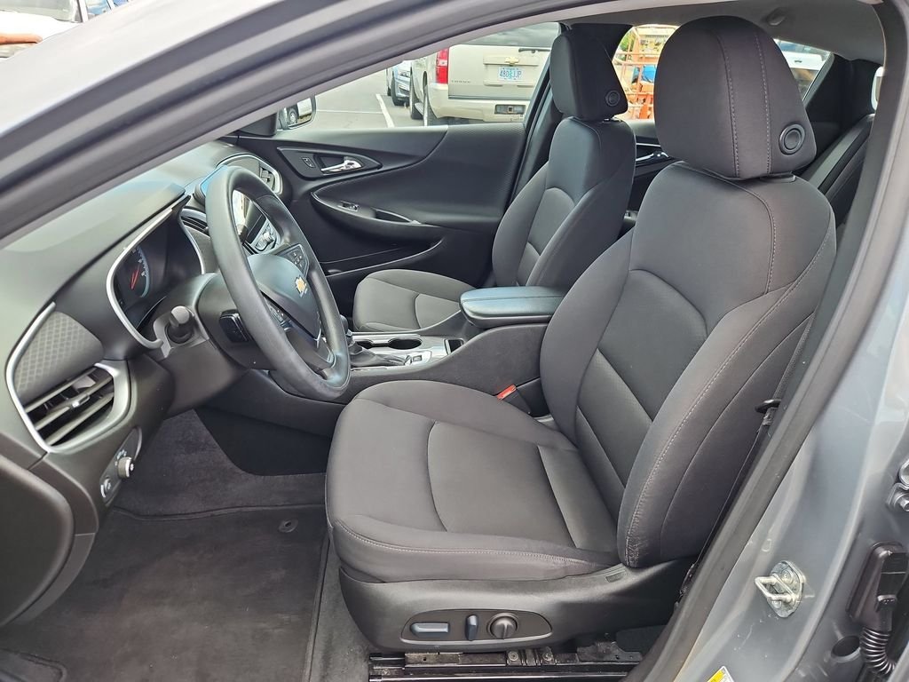 Used 2024 Sterling Gray Metallic Chevrolet LT image 21