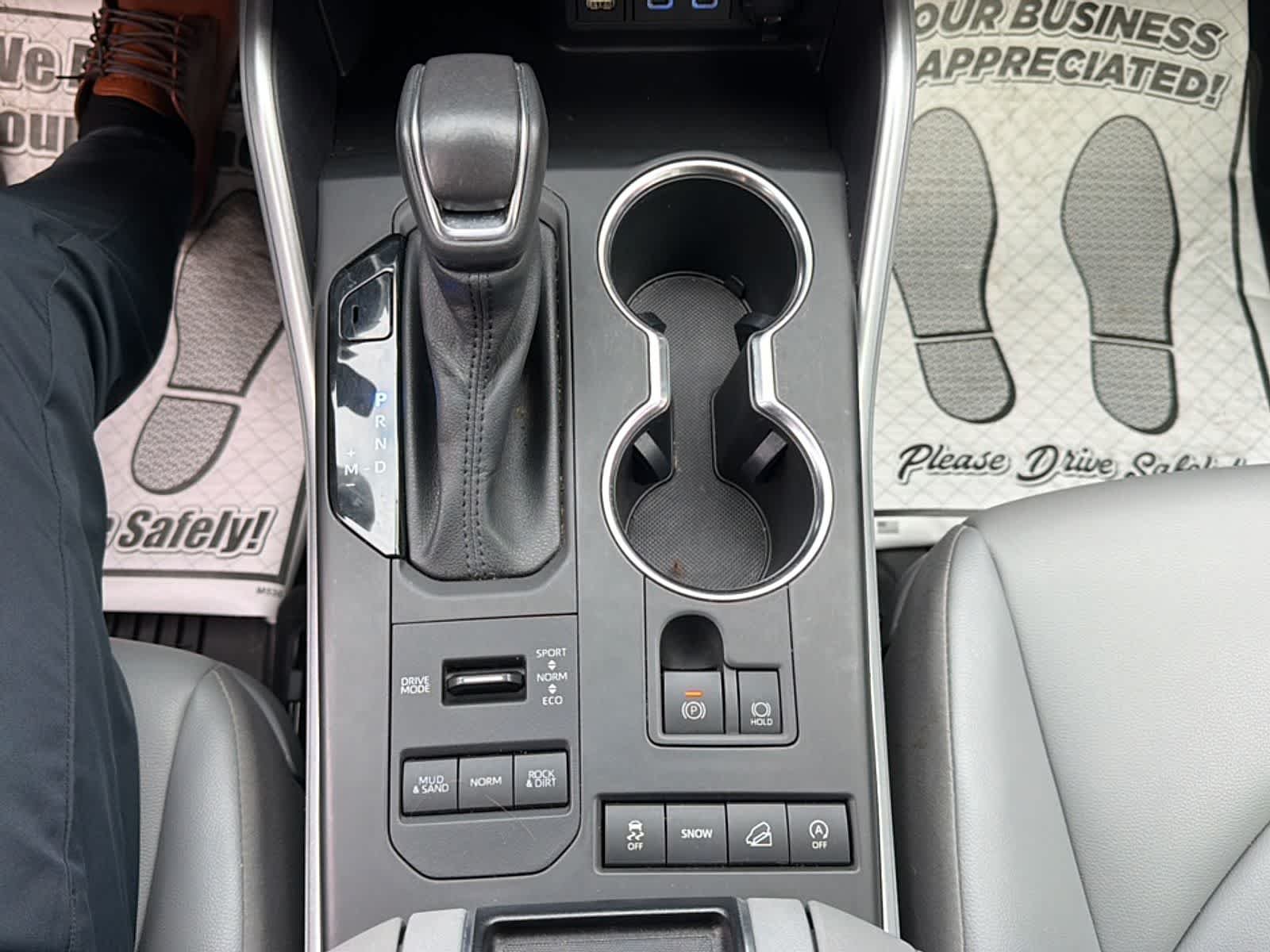 2022 Toyota Highlander XLE - Photo 14