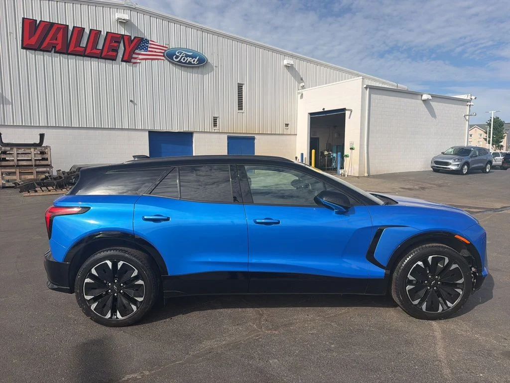 Used 2025 Blue Chevrolet RS image 9