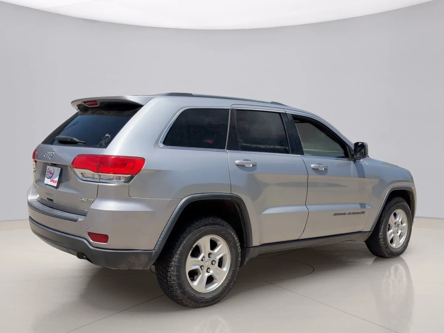 Used 2017 Silver Jeep LAREDO image 5