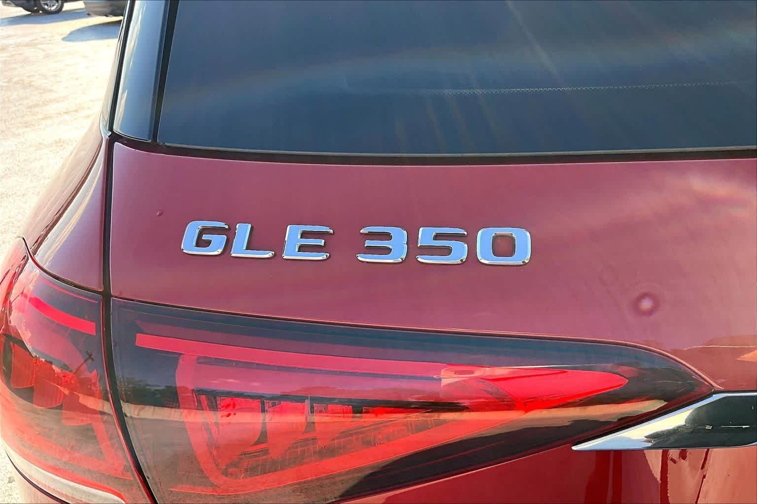 Used 2022 MANUFAKTUR Cardinal Red Metallic Mercedes-Benz GLE 350 image 31