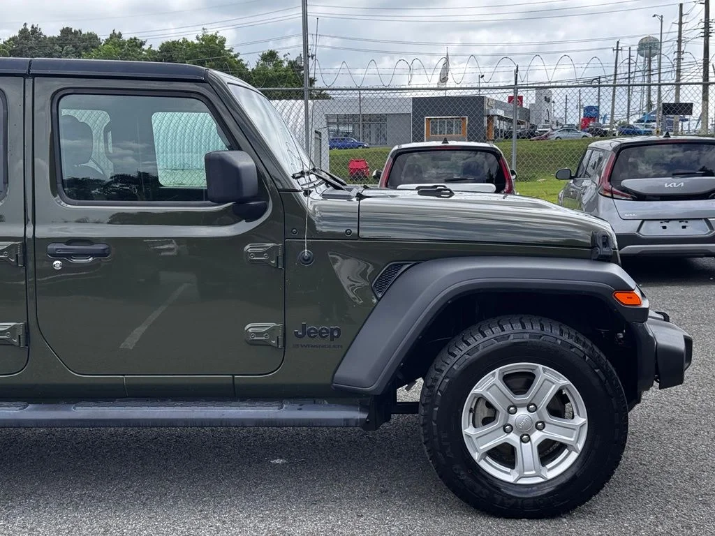 Used 2023 Green Jeep Sport S image 13