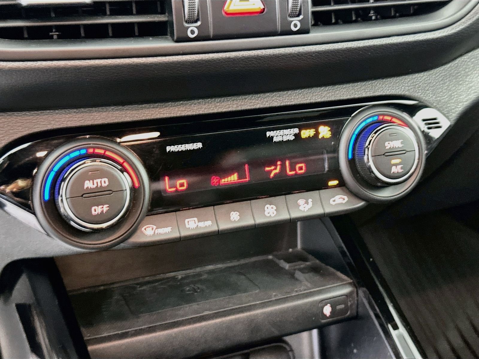 Used 2022 Snow White Pearl Kia GT image 16