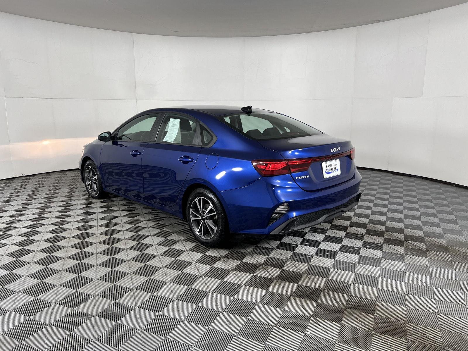 Used 2022 Deep Sea Blue Kia LXS image 16