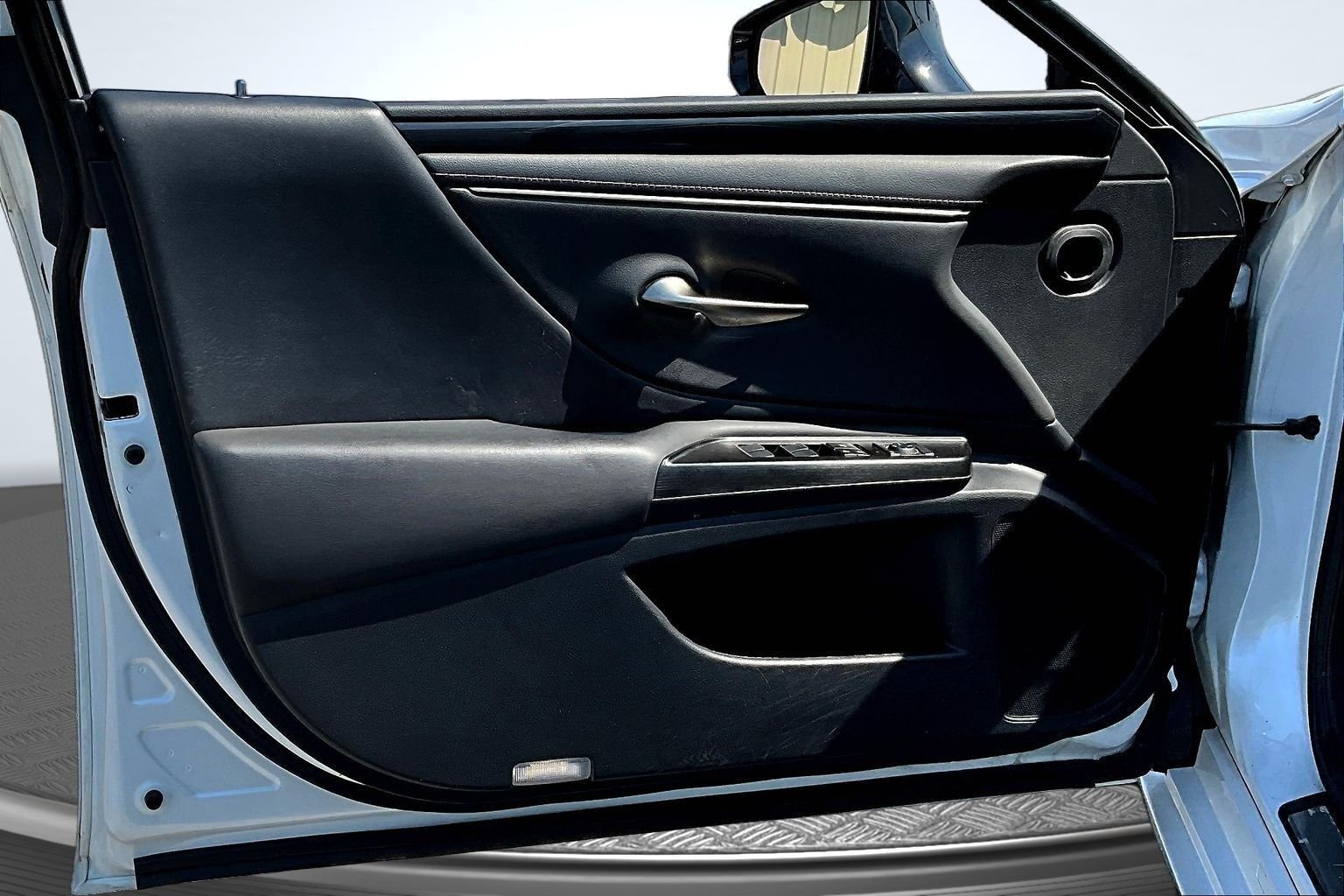 Used 2019 White Lexus 350 image 21