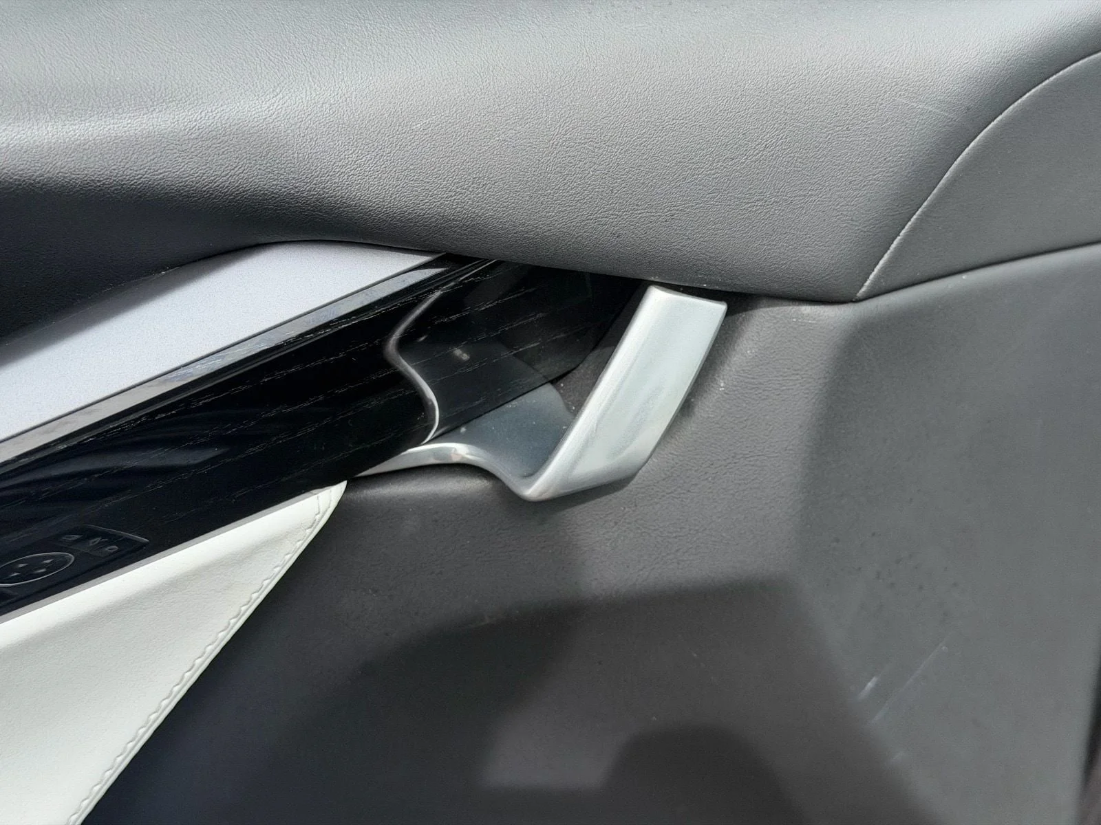 Used 2018 Gray Tesla  image 17