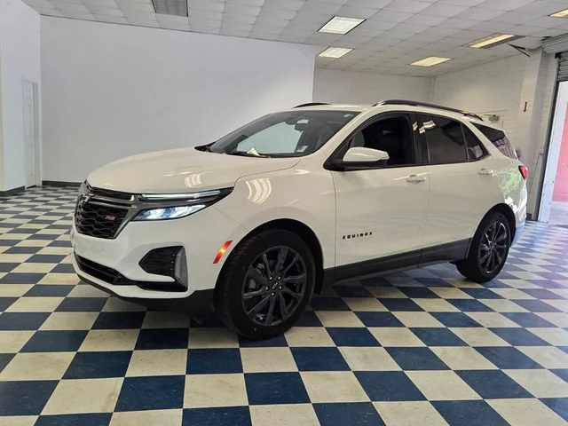 Used 2022 Summit White Chevrolet RS image 3