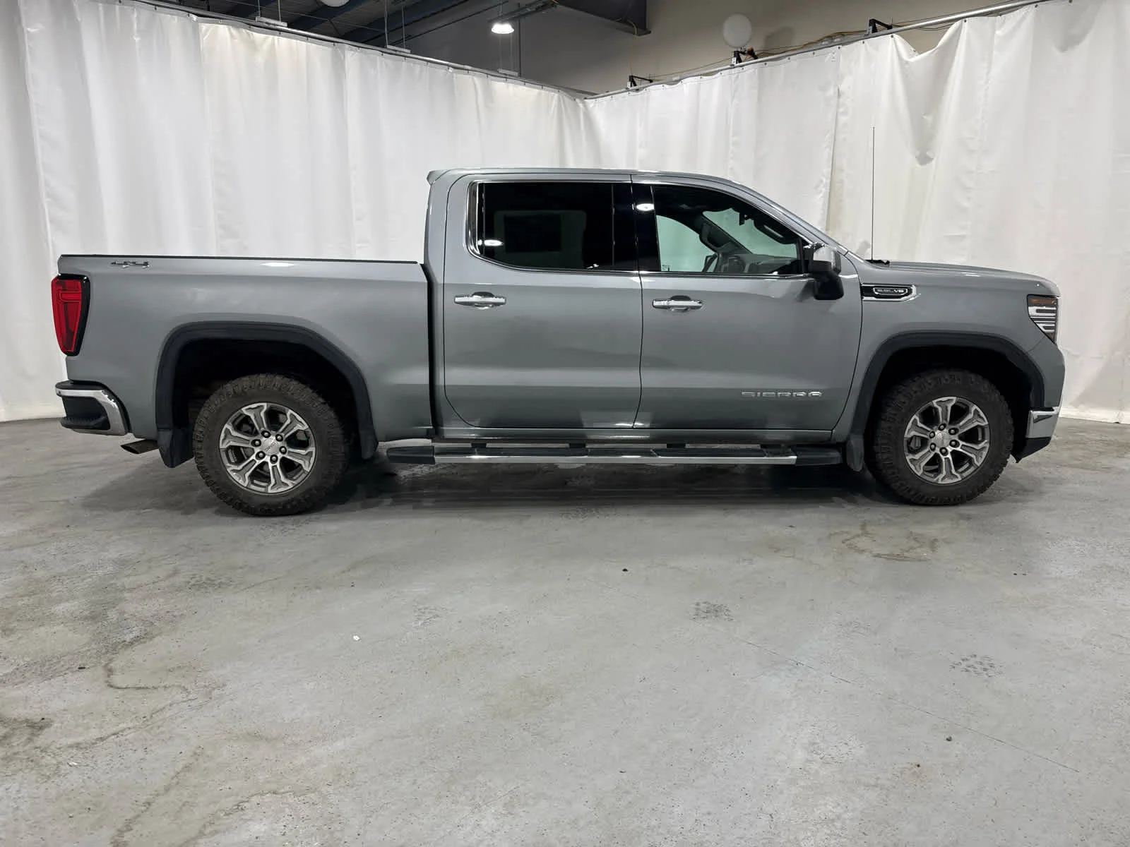 Certified Used 2024 Sterling Metallic GMC SLT image 6