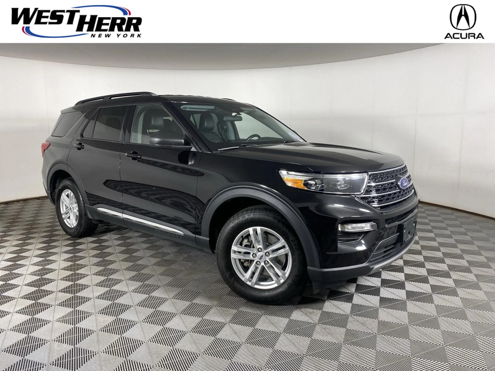 Used 2023 Agate Black Ford XLT image 1