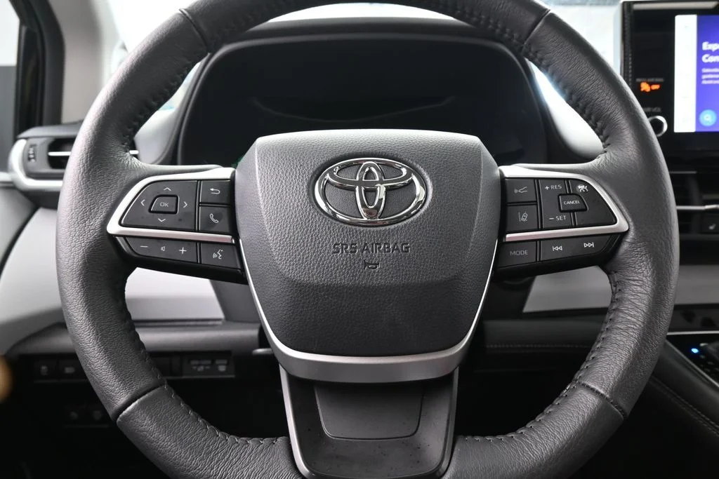 Used 2025 Midnight Black Metallic Toyota XLE image 26