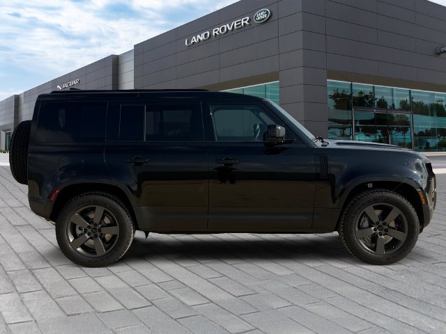 New 2026 Santorini Black Land Rover S image 6