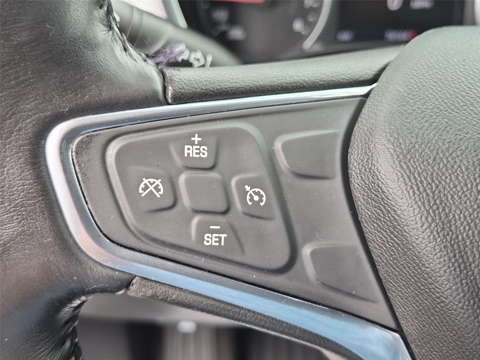 Used 2019 Iridescent Pearl Tricoat Chevrolet Premier image 19
