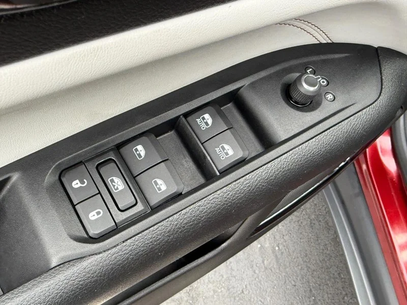 Used 2022 Velvet Red Pearlcoat Jeep Limited image 17
