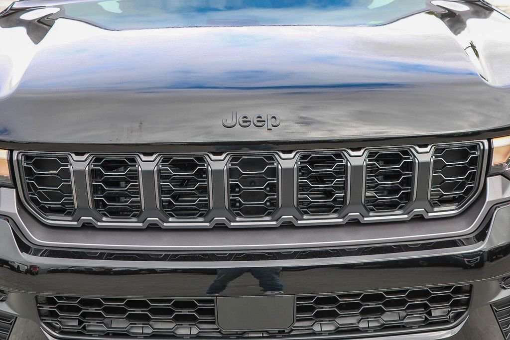 New 2026 Diamond Black Crystal Pearlcoat Jeep Altitude image 6