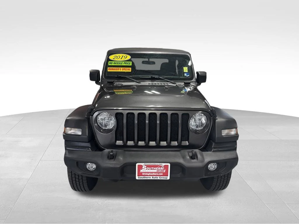 Used 2019 Gray Jeep Sport S image 12