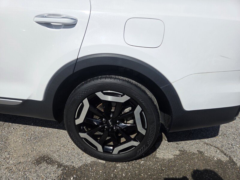 Used 2023 White Kia S image 25