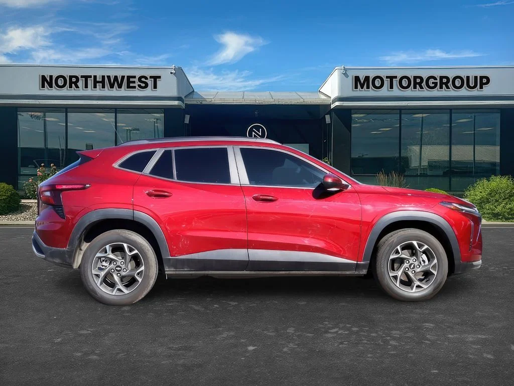 2025 Chevrolet Trax LT - Photo 8