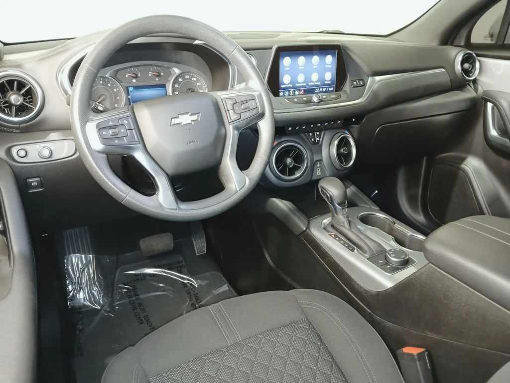 Used 2021 White Chevrolet LT image 9