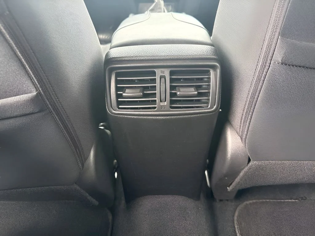 Used 2018  Nissan SV image 12