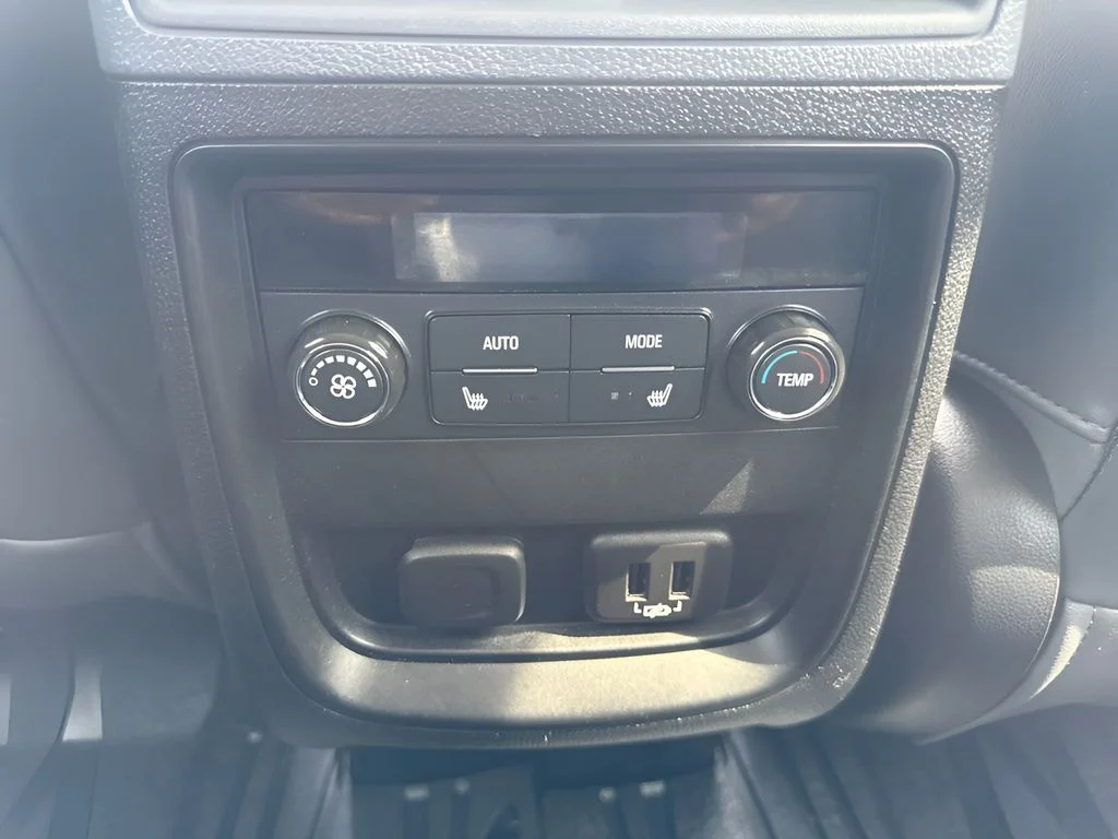 Used 2020 White Buick Essence image 7