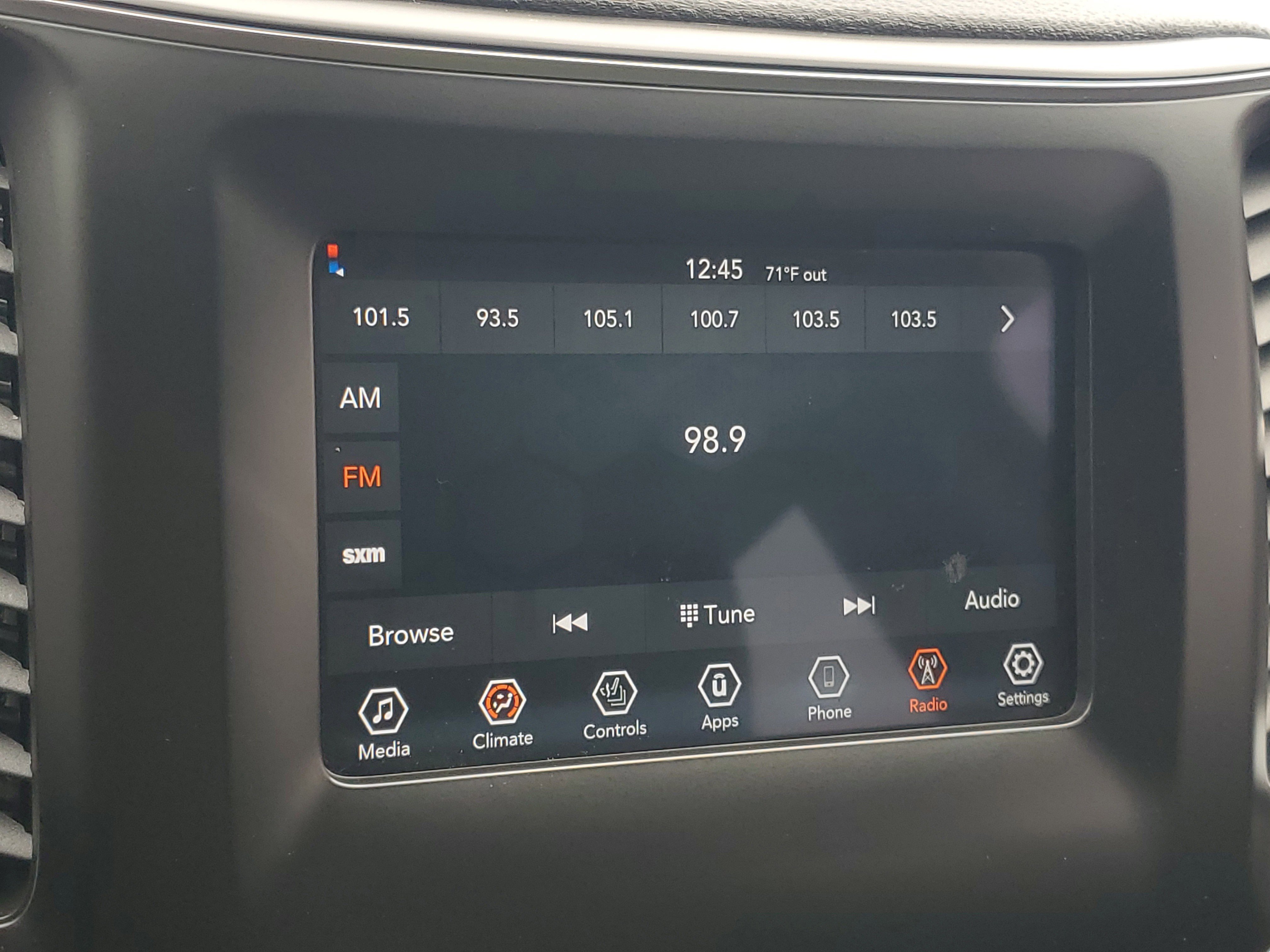 Used 2020 Diamond Black Crystal Pearlcoat Jeep Latitude Plus image 25