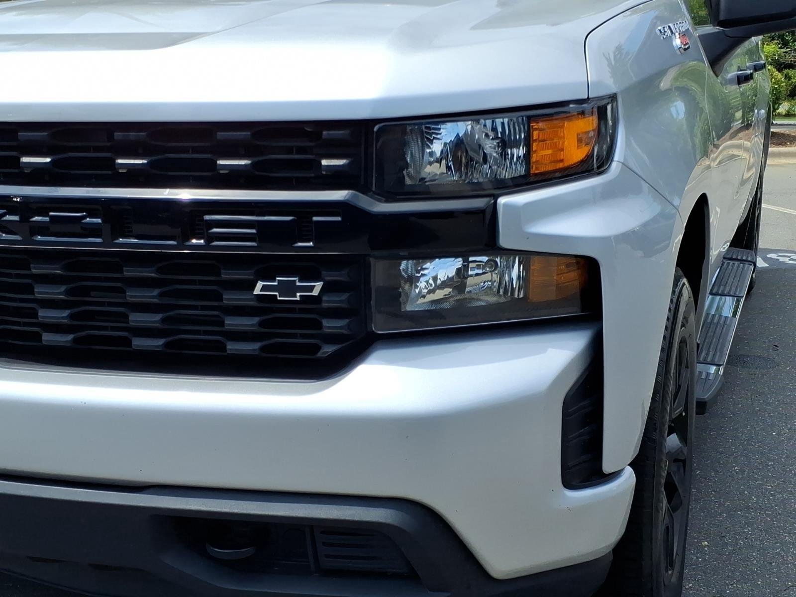 Used 2021 Silver Ice Metallic Chevrolet Custom image 16