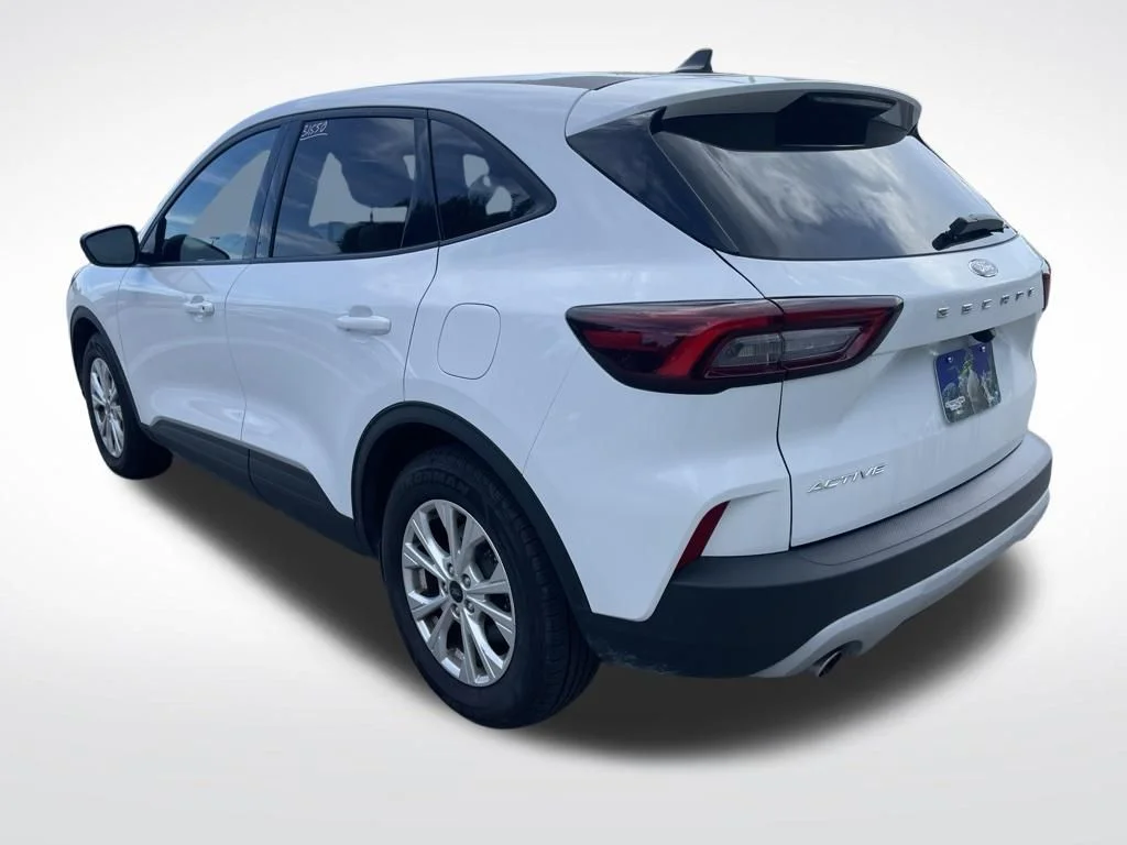 Certified Used 2025 Oxford White Ford Active image 5