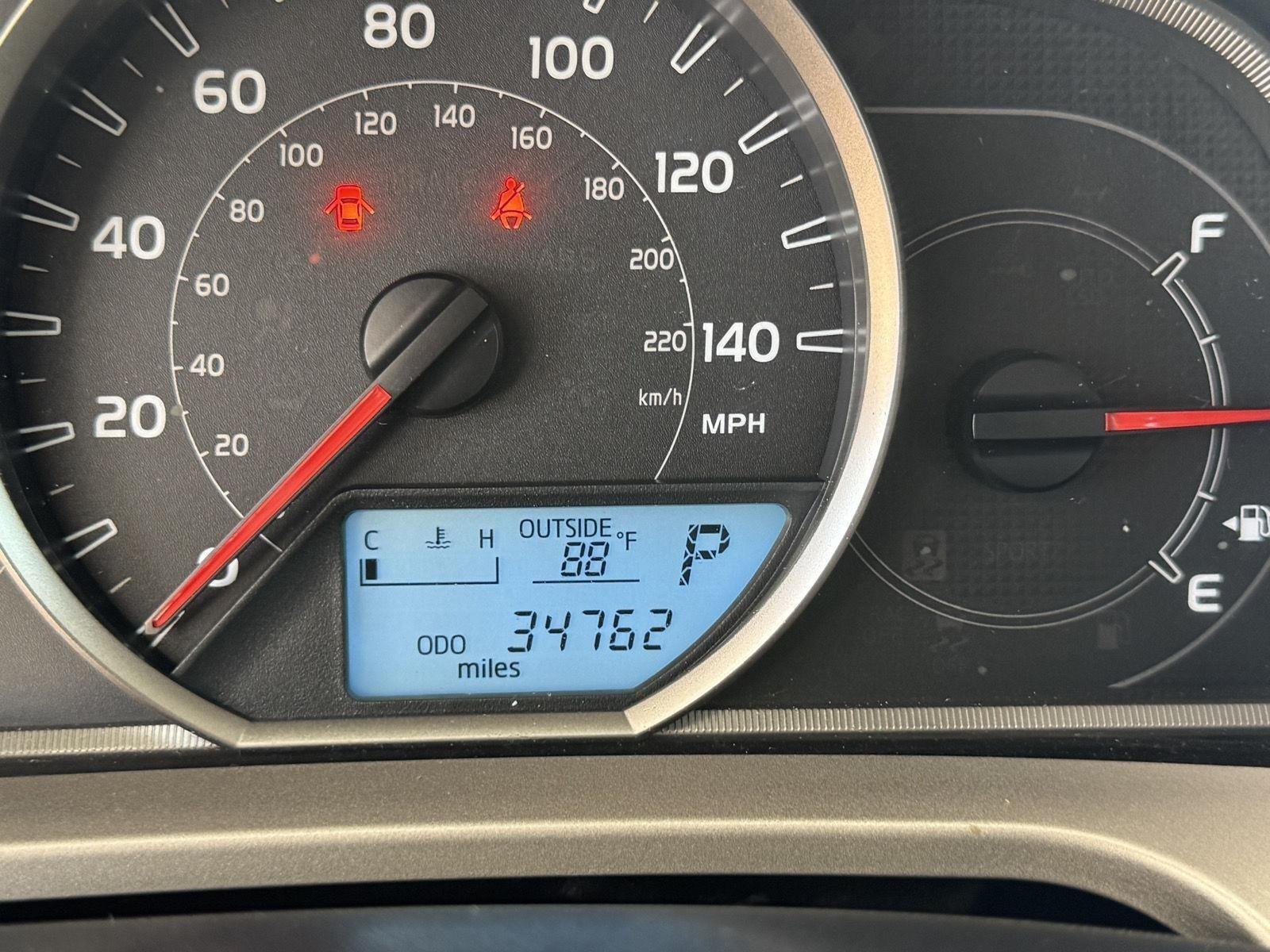 Used 2014 Classic Silver Metallic Toyota LE image 5