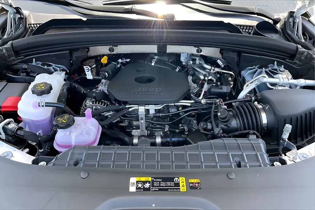 New 2026 Bright White Clearcoat Jeep Altitude image 11