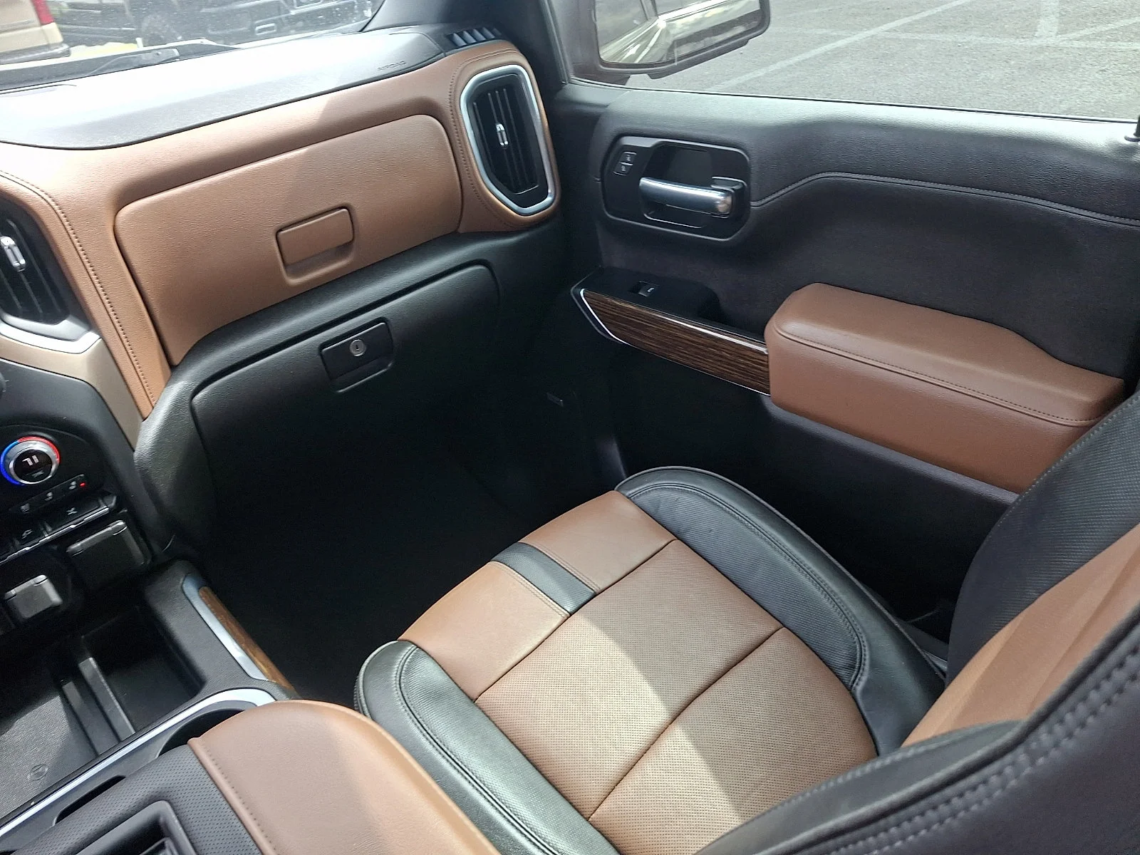 Used 2022 Mosaic Black Metallic Chevrolet High Country image 16