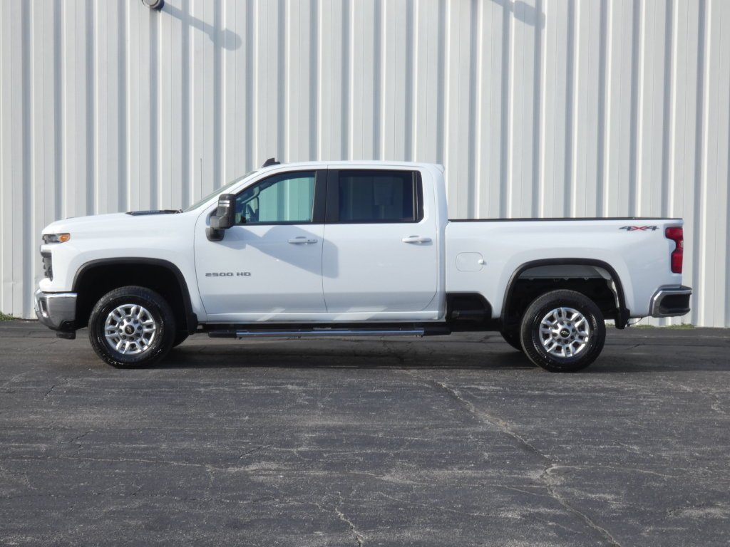 Used 2026 White Chevrolet LT image 28