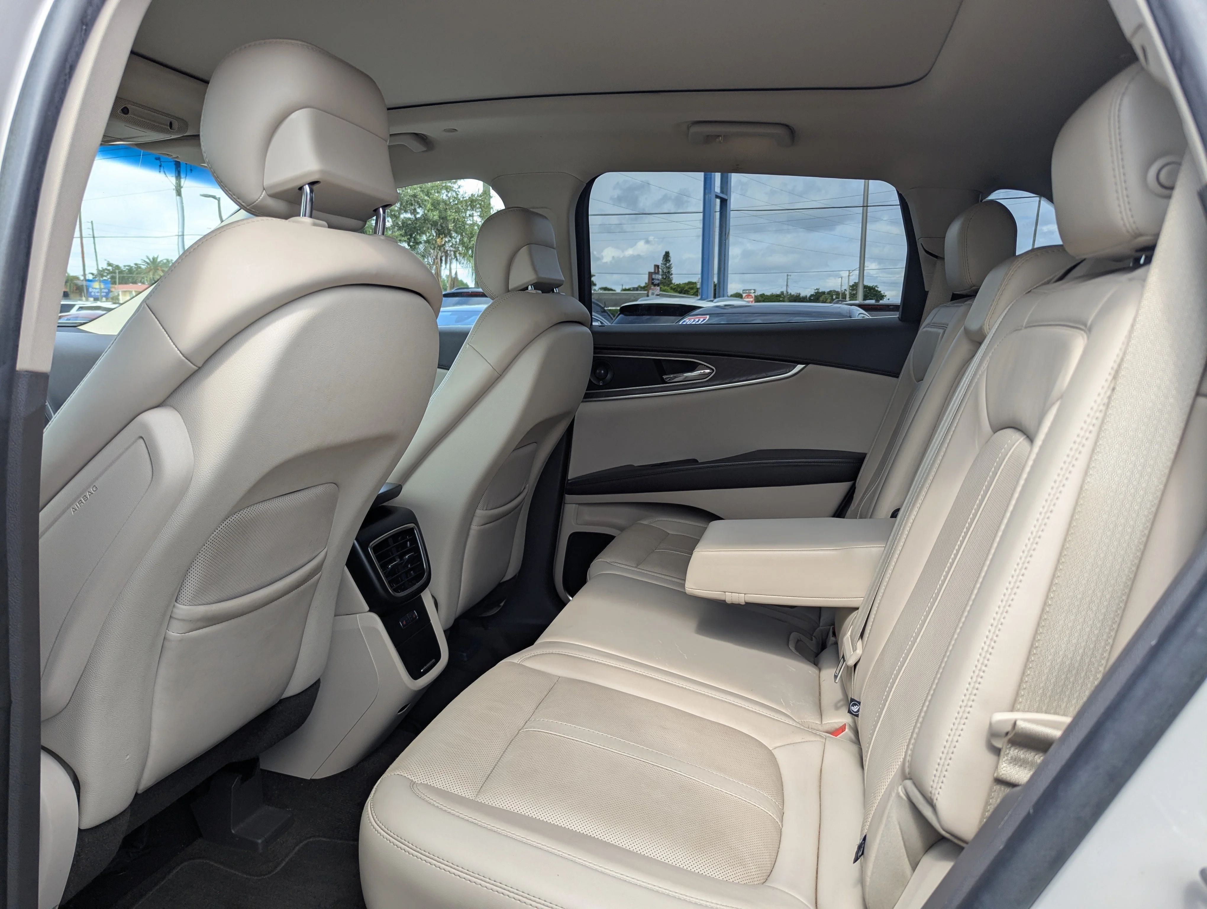 Used 2019 Ceramic Pearl Metallic Tri-Coat Lincoln Reserve image 22