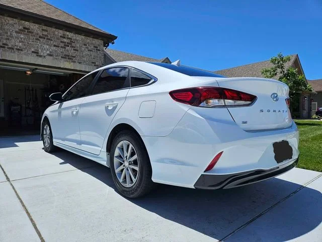Used 2018 White Hyundai SE image 6