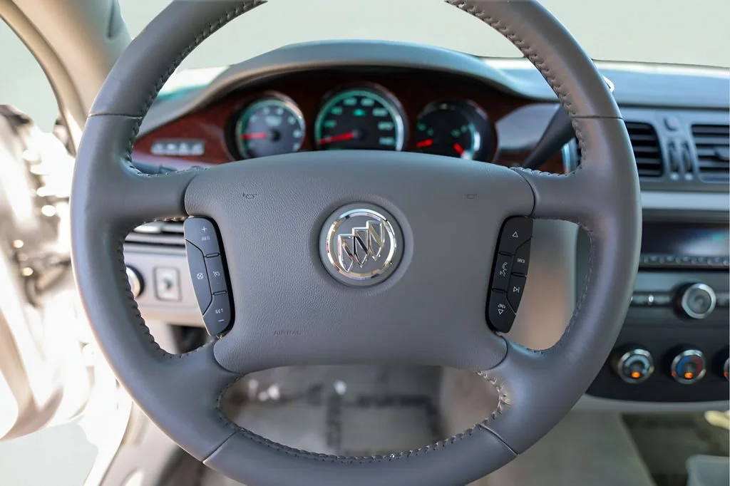 Used 2011 QUICKSILVER METALLIC Buick CX image 12