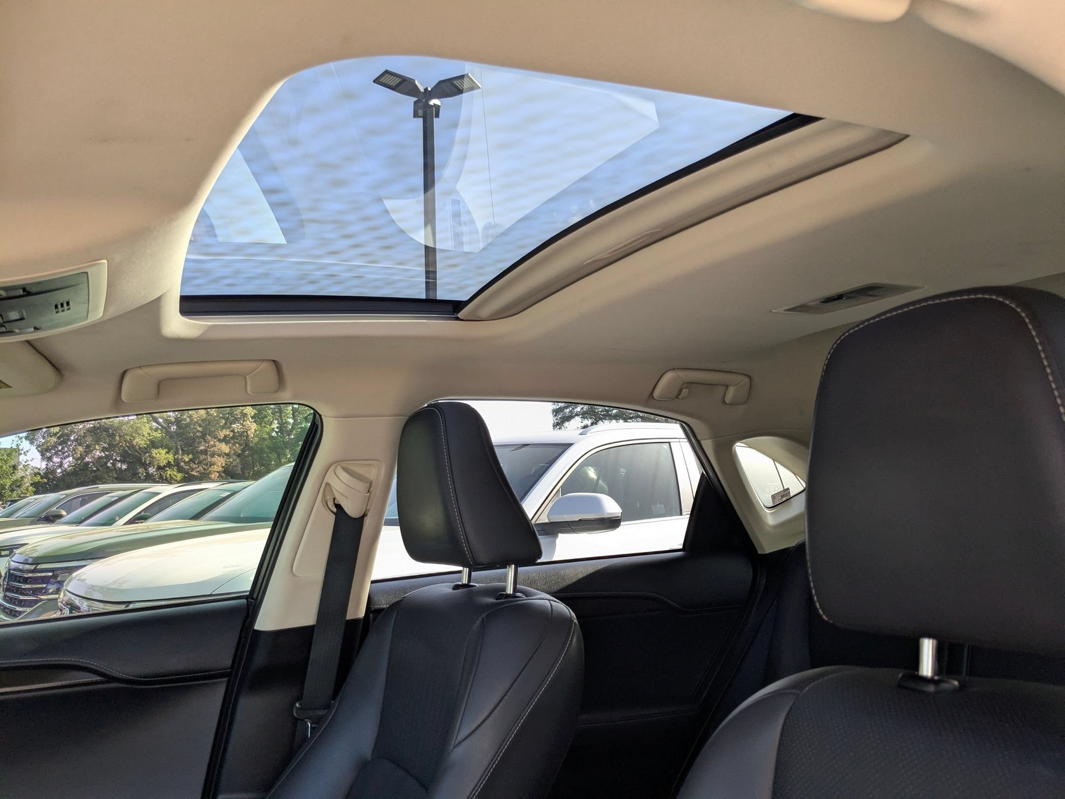 Used 2015 White Pearl Lexus 200t image 12