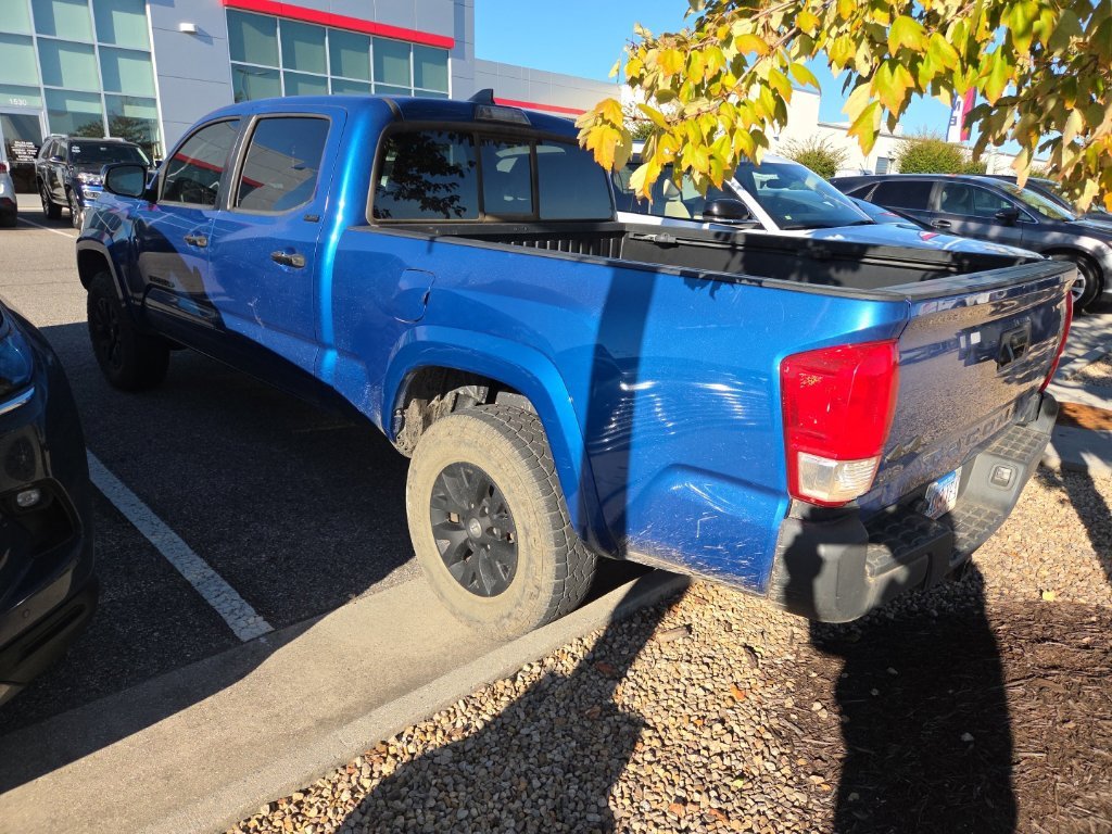 Used 2017 Blue Toyota SR5 image 4