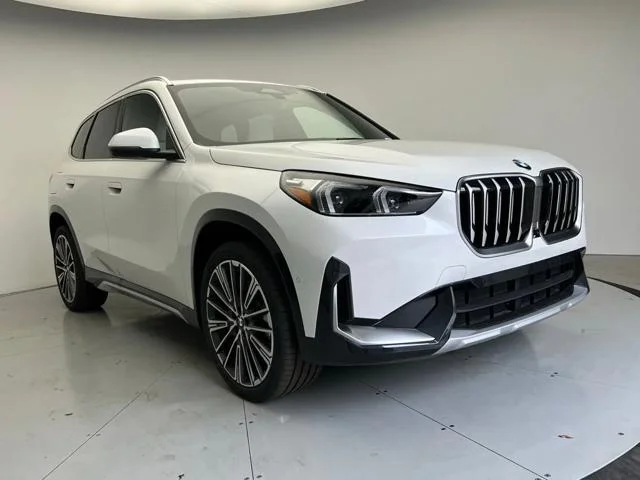 New 2026 Mineral White Metallic BMW xDrive28i image 2