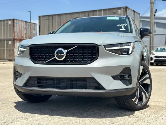 2026 Volvo XC40 B5 Ultra