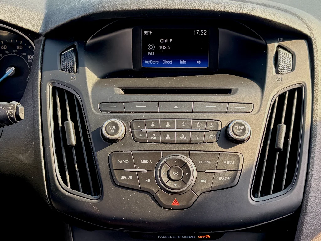 Used 2017 Magnetic Metallic Ford SE image 17