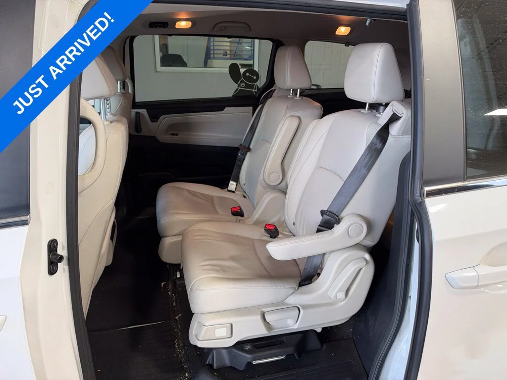 Certified Used 2025 Platinum White Pearl Honda EX-L image 5