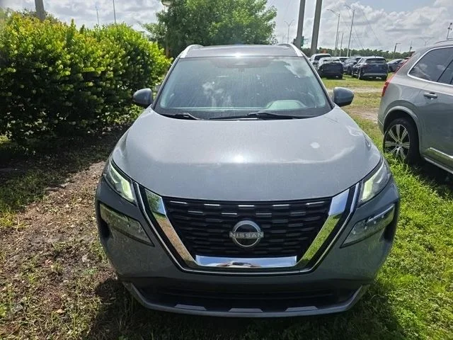 Used 2023 Gray Nissan SL image 2