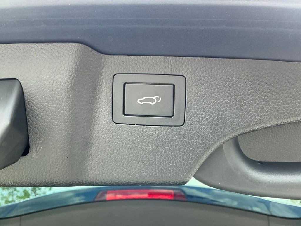 Used 2018 Blue Hyundai 2.0T Ultimate image 23