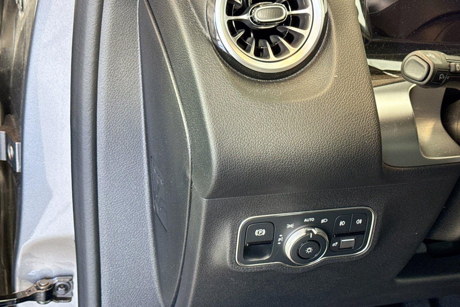 New 2026 Mountain Grey Metallic Mercedes-Benz GLB 250 image 10