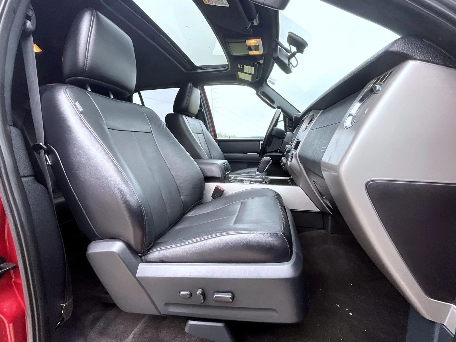 Used 2015 Red Ford Limited image 16